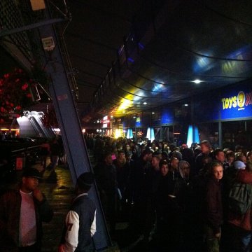 Rij voor GTA V-launch - Media Markt Rotterdam Alexandrium