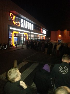 Rij voor GTA V-launch - Saturn Groningen