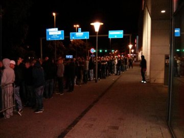 Rij voor GTA V-launch - Media Markt Arnhem