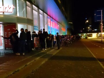 Rij voor GTA V-launch - Media Markt Eindhoven